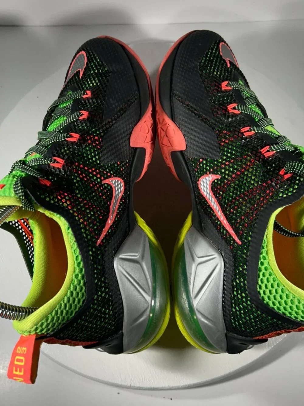 Nike Lebron XII 12 Low Basketball Shoes Boys Size 5.5 5.5Y Black Green Sneakers
